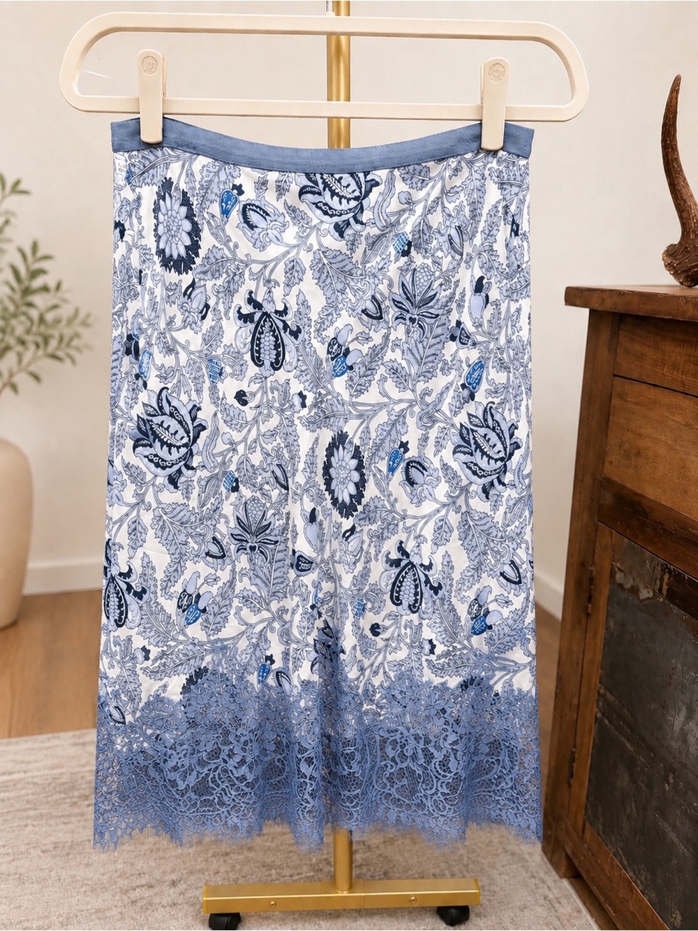 Gold Hawk Floral Lace-Hem Midi Skirt in Blue and White - M